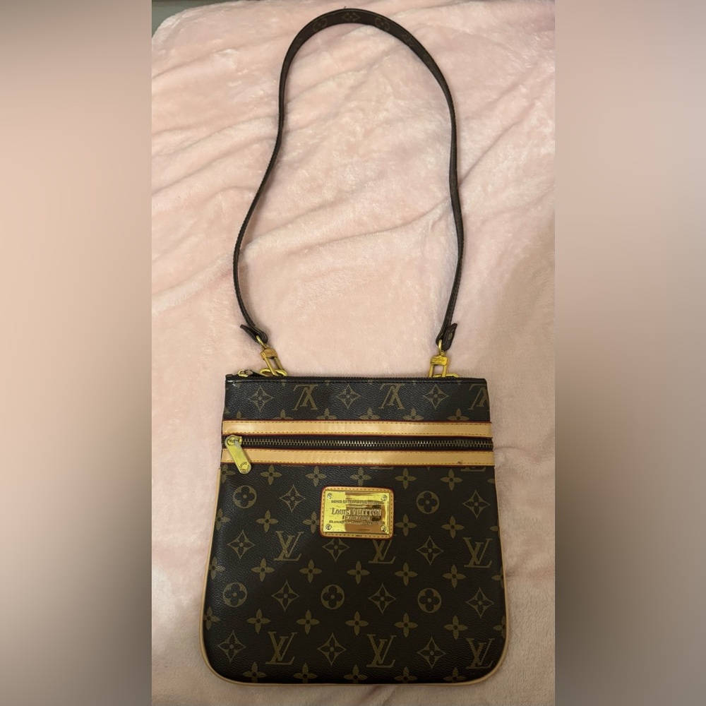 Louis Vuitton Crossbody Bag - Monogram (Read Description)